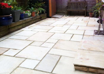 Stylish and durable patios by Stone Mark Contractors in Devon. 25 years experience fitting Patios all over Exeter to the highest standards