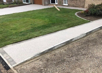 Expert landscaping across Exeter & Plymouth by Stone Mark Contractors. Premium landscaping by Stone Mark Contractors across Exeter and Plymouth, Devon, creating visually stunning and low-maintenance gardens.