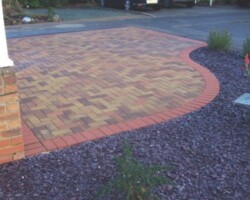 Durable and stylish block paving driveways in Plymouth by Stone Mark Contractors. Stone Mark Contractors’ block paving driveway in Plymouth, Devon, offering elegant outdoor surfacing and durable construction.